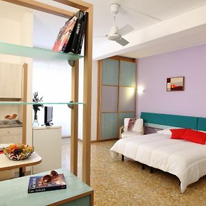 Großes Studio mit Kingsize-Bett